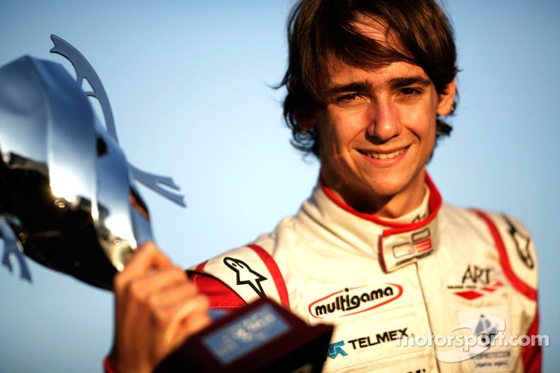 2010 Esteban Gutiérrez celebra la victoria en la carrera y el Campeonato GP3