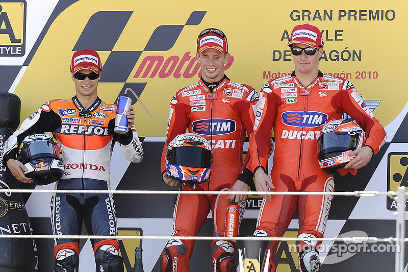 Podium: Sieger Casey Stoner, Ducati Marlboro Team; 2. Dani Pedrosa, Repsol Honda Team; 3. Nicky Hayd