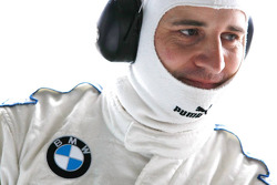 Un membre de l'équipe BMW Team Schnitzer