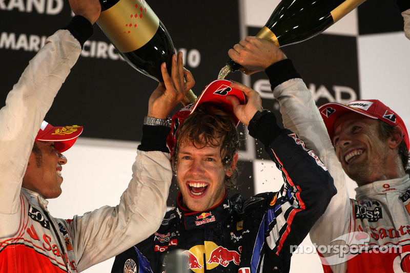 Podium: Sieger und Formel-1-Weltmeister von 2010, Sebastian Vettel, Red Bull Racing, Platz zwei, Lew