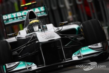 Rosberg thinks Red Bull is hard to catch