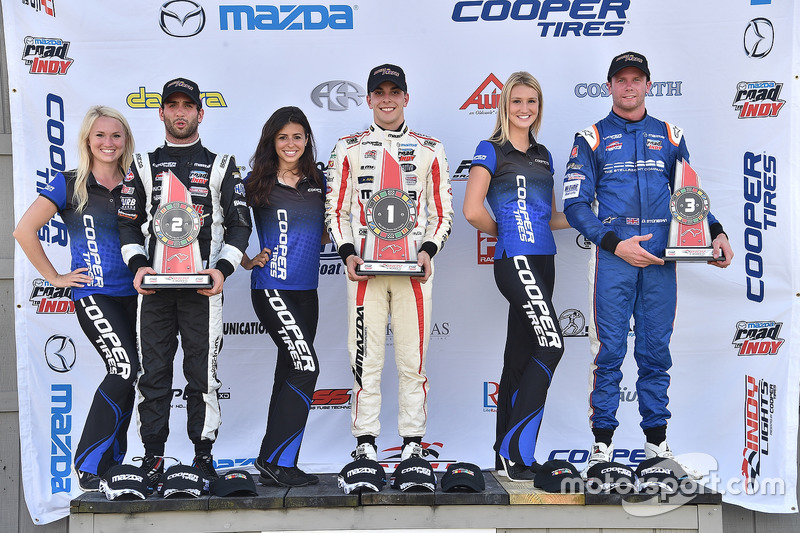 Podio: ganador de la carrera Santiago Urrutia, Schmidt Peterson Motorsports, segundo lugar André Negrao, Schmidt Peterson Motorsports, tercer lugar Dean Stoneman, Andretti Autosport