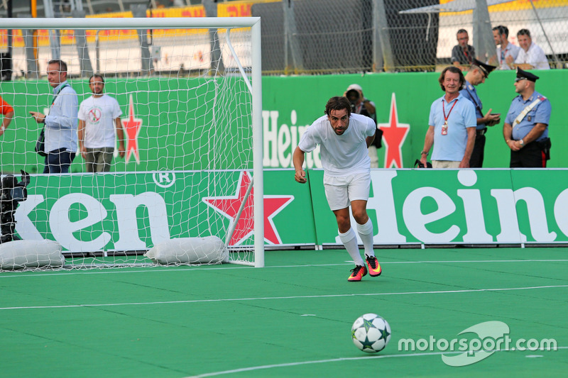 Partido a beneficio presentado por Heineken, Fernando Alonso, McLaren Honda