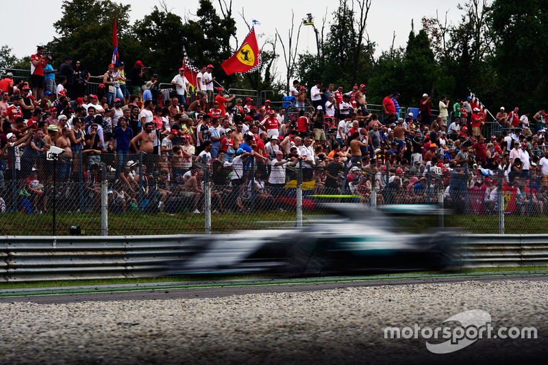 Italia: Rosberg al límite