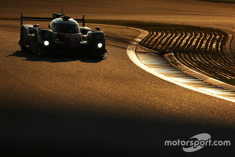 63. #6 Toyota Racing Toyota TS050 Hybrid: Stéphane Sarrazin, Mike Conway, Kamui Kobayashi