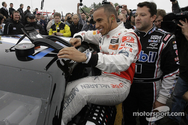 Tony Stewart e Lewis Hamilton