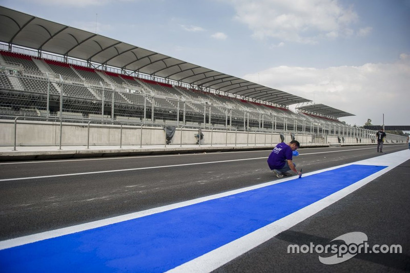 Preparazione dell'autodromo Hermanos Rodríguez pera il GP del Messico