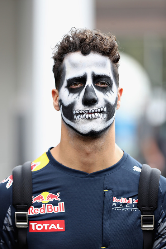 Daniel Ricciardo, Red Bull Racing llega al circuito pintado como catrín del Dia de Muertos