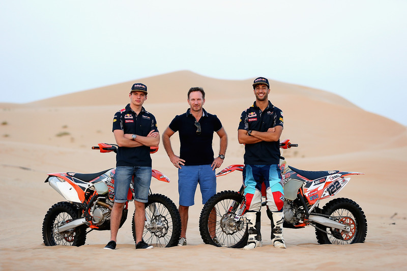 Max Verstappen, Red Bull Racing, Christian Horner, director del equipo Red Bull Racing y Daniel Ricciardo, Red Bull Racing posan para la foto