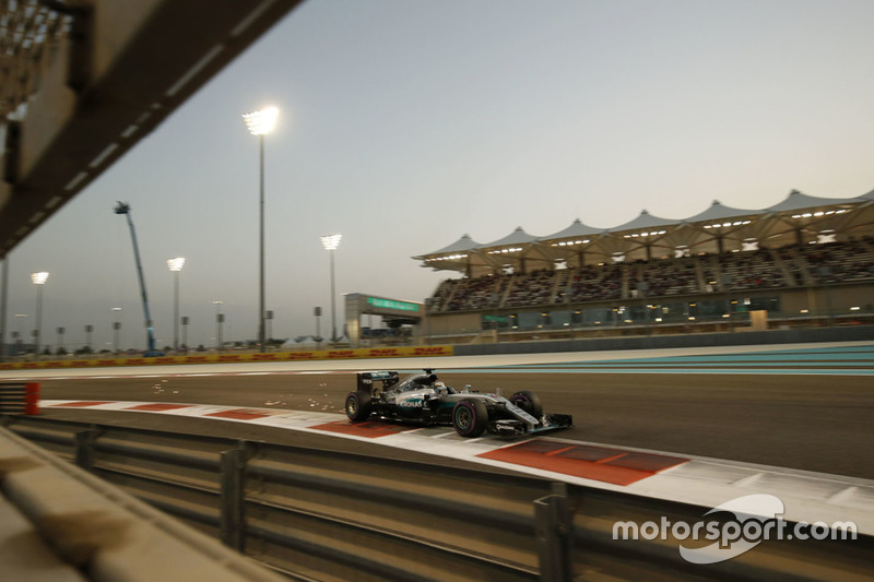 Na média, Yas Marina não está entre as pistas mais velozes: em 2016, a pole position teve velocidade média de 202 km/h, apenas a 16ª maior do ano.