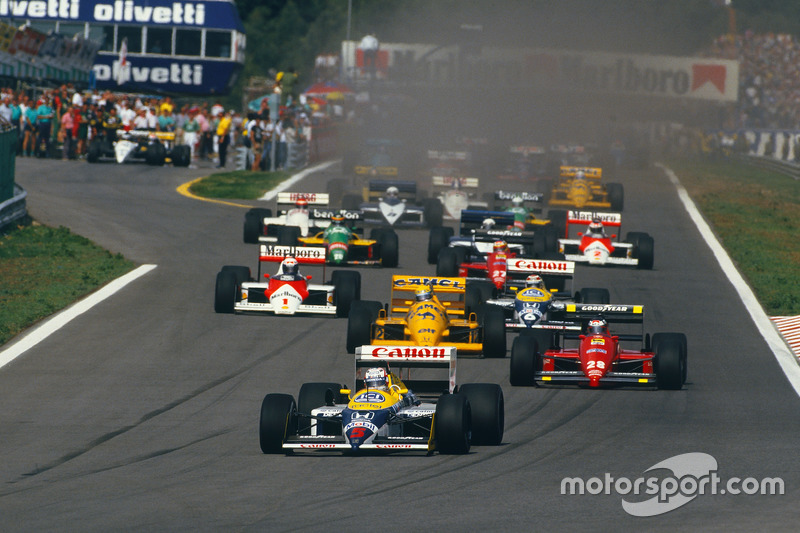 Start: Nigel Mansell, Williams FW11B Honda, Gerhard Berger, Ferrari F187, Ayrton Senna, Lotus 99T Honda, Nelson Piquet, Williams FW11B Honda, ve Alain Prost, McLaren MP4/3 TAG Porsche