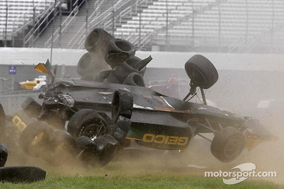 Tony Kanaan, KV Racing Technology-Lotus crashes