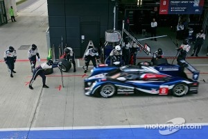 Pit stop for #8 Peugeot Sport Total Peugeot 908: Franck Montagny, Stéphane Sarrazin