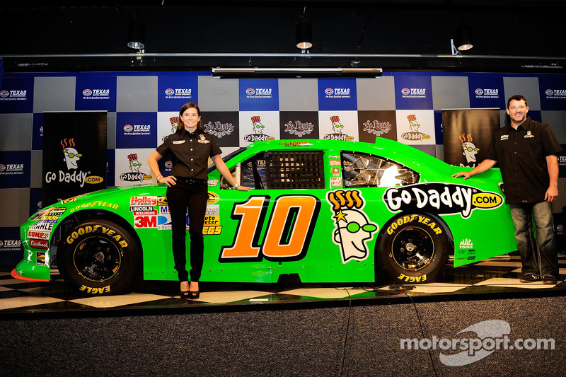 Tony Stewart y Danica Patrick anuncian su participación en el Daytona 500 2012