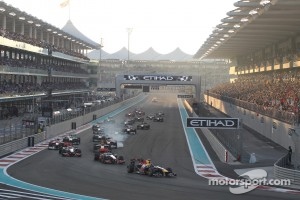Start: Sebastian Vettel, Red Bull Racing leads field