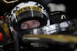 Kimi Raikkonen tests the 2010 Lotus Renault