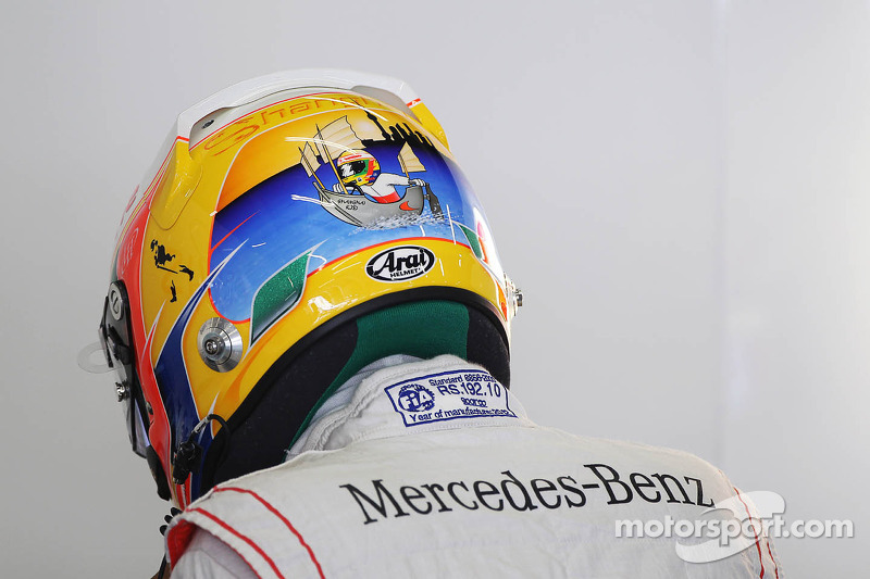 Lewis Hamilton, McLaren met Chinees getinte helmet