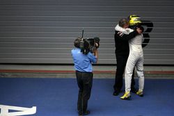 Nico Rosberg, Mercedes AMG F1 y Norbert Haug, Mercedes, Jefe de Motorsport