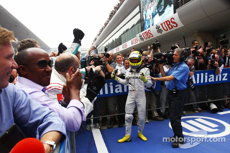 Ganador de la carrera Nico Rosberg, Mercedes AMG F1 celebra