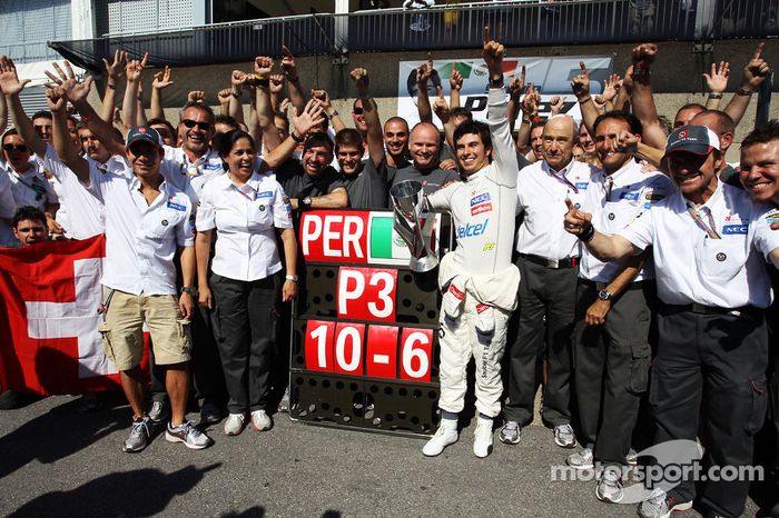 Sergio Pérez, Sauber F1 Team celebra su tercera posición con el equipo
