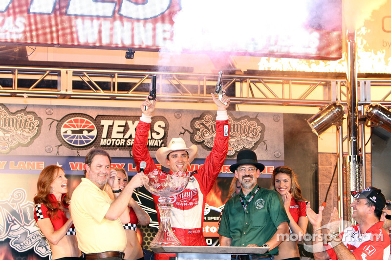 Victory lane: race winner Justin Wilson, Dale Coyne Racing Honda