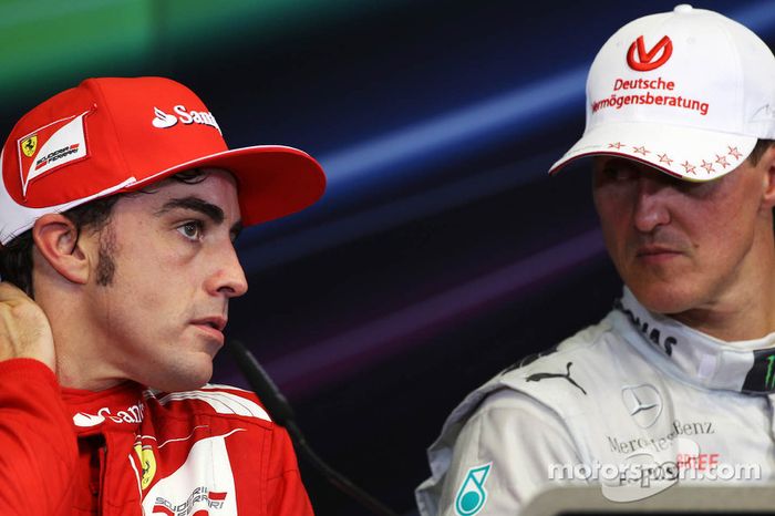 Ganador de la carrera Fernando Alonso, Ferrari con Michael Schumacher, Mercedes AMG F1 en Conferenci