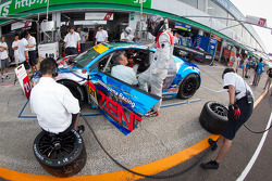Pit stop practice for #21 Hitotsuyama Racing Audi R8 LMS: Cyndie Allemann, Akihiro Tsuzuki
