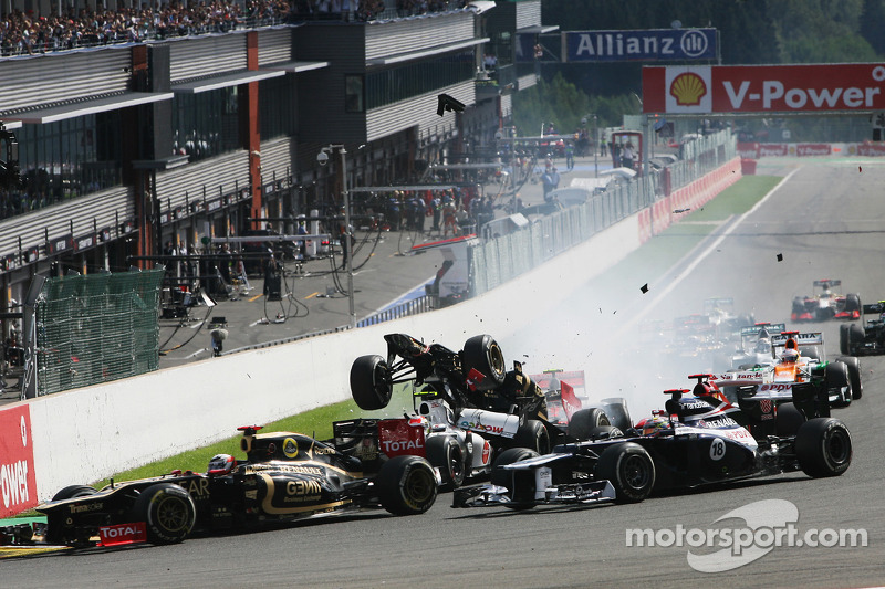 A crash at the start involving Lewis Hamilton, McLaren, Romain Grosjean, Lotus F1, Fernando Alonso, Ferrari, Kamui Kobayashi, Sauber