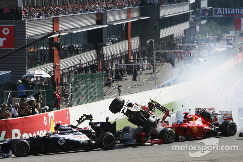 A crash at the start involving Lewis Hamilton, McLaren, Romain Grosjean, Lotus F1, Fernando Alonso, Ferrari, Kamui Kobayashi, Sauber