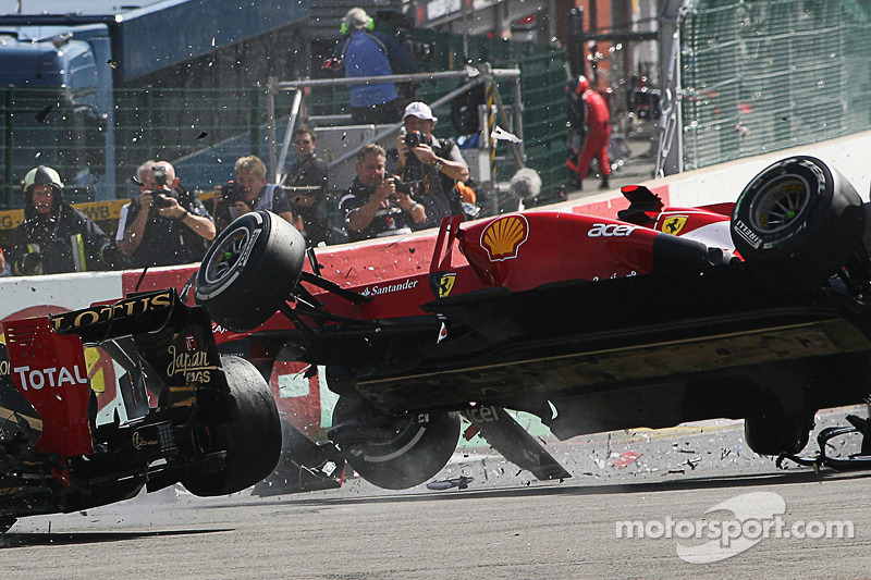 A crash at the start involving Lewis Hamilton, McLaren, Romain Grosjean, Lotus F1, Fernando Alonso, Ferrari, Kamui Kobayashi, Sauber