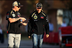 Kimi Raikkonen, del Lotus F1 Team y Jérôme d'Ambrosio, Tercer Piloto del Lotus F1 Team