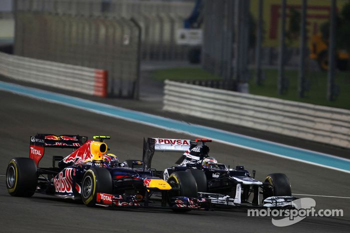Mark Webber, Red Bull Racing y Pastor Maldonado, Williams F1 Team chocan