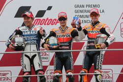 Podium: ganador, Dani Pedrosa, Repsol Honda Team, segundo, Katsuyuki Nakasuga, Yamaha Factory Racing
