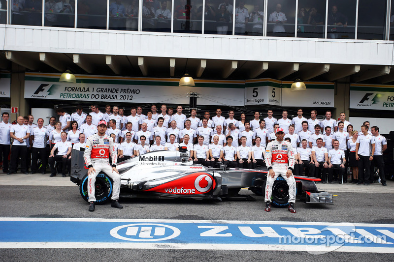 Jenson Button, McLaren and Lewis Hamilton, McLaren at a team photograph