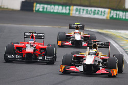 Pedro De La Rosa, HRT Formula 1 Team devance Charles Pic, Marussia F1 Team