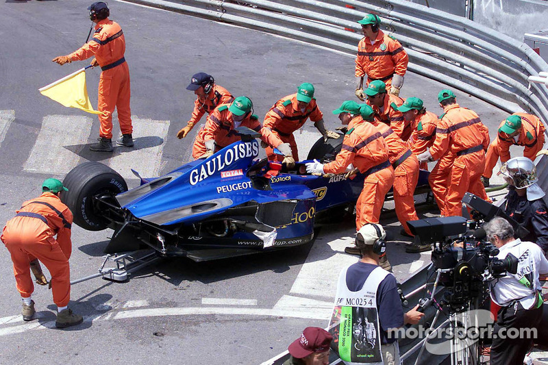 La Prost Peugeot accidentée de Nick Heidfeld