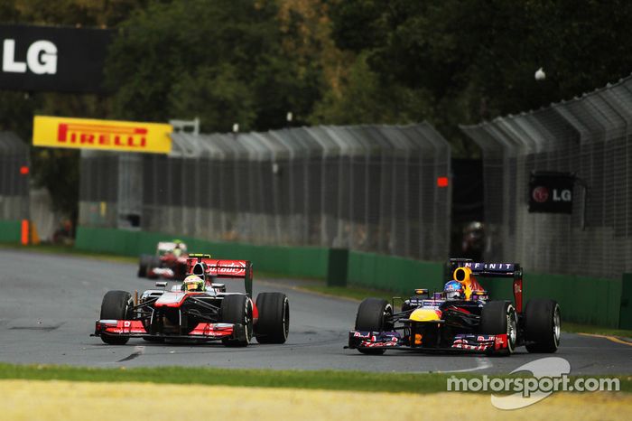 Sergio Pérez, McLaren MP4-28 y Sebastian Vettel, Red Bull Racing RB9