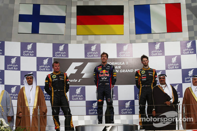 pódio: vencedor Sebastian Vettel, Red Bull Racing, segundo colocado Kimi Raikkonen, Lotus F1 Team, t