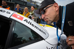 Alex Wesselsky, Cyndie Allemann's co-host on the TV show Auftrag Auto, has fun on the starting grid