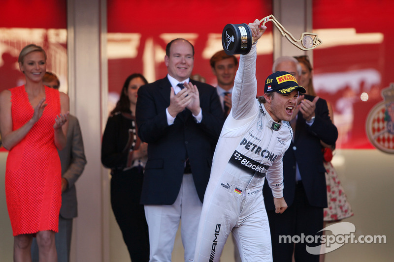 Race winner Nico Rosberg, Mercedes AMG F1 celebrates on the podium