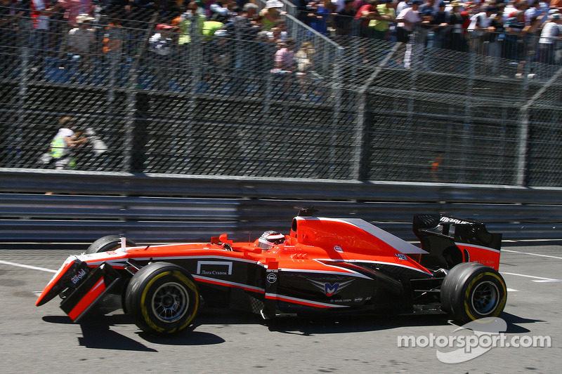 Jules Bianchi, Marussia F1 Team MR02 con un ala delantera rota