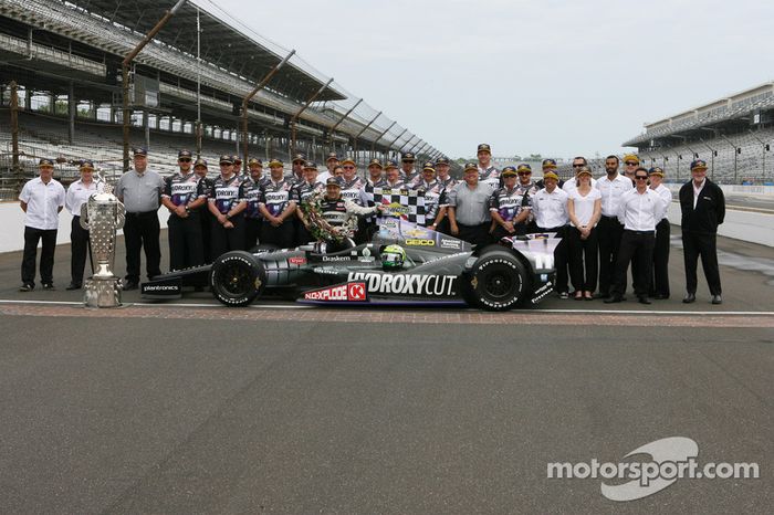 O vencedor Tony Kanaan, KV Racing Technology Chevrolet comemora