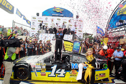 Sieger Tony Stewart, Stewart-Haas Racing Chevrolet