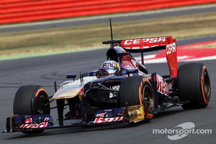 Carlos Sainz Jr., Scuderia Toro Rosso STR8 Test Pilotu