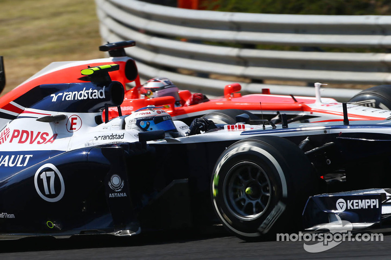 Valtteri Bottas, Williams FW35 e Jules Bianchi, Marussia F1 Team MR02 disputam por posição