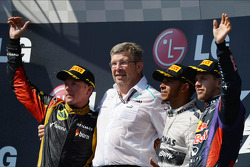 Het podium, Kimi Raikkonen, Lotus F1 Team, tweede; Ross Brawn, Teambaas Mercedes AMG F1; Lewis Hamil