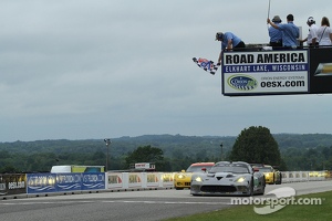 #91 SRT Motorsports Viper: Dominik Farnbacher, Marc Goossens take the GT win