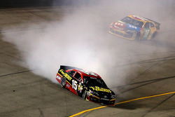 Clint Bowyer, Michael Waltrip Racing Toyota in trouble