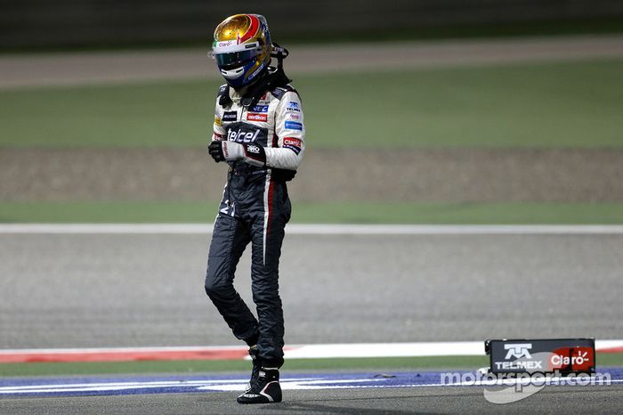 Esteban Gutiérrez, Sauber F1 Team choca con Pastor Maldonado, Lotus F1 Team