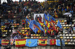 Fernando Alonso, Ferrari fans y banderas
